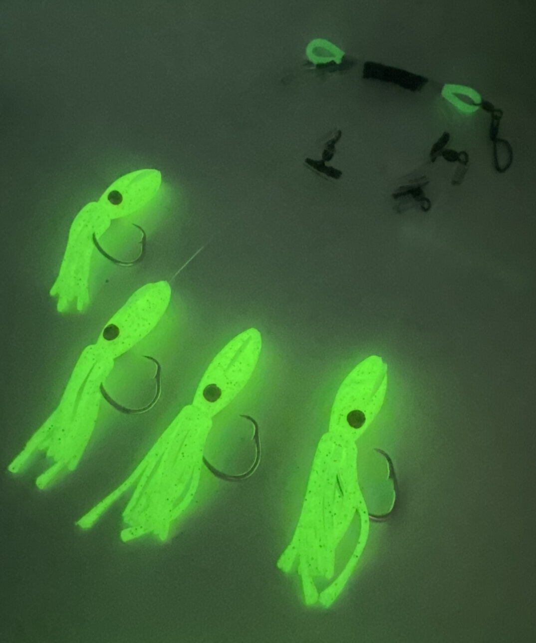 LINE-SIDED TACKLE TILEFISH LAYDOWN RIG W/GREEN GLOW SQUID SIZE 11/0 400 LB TRUNK