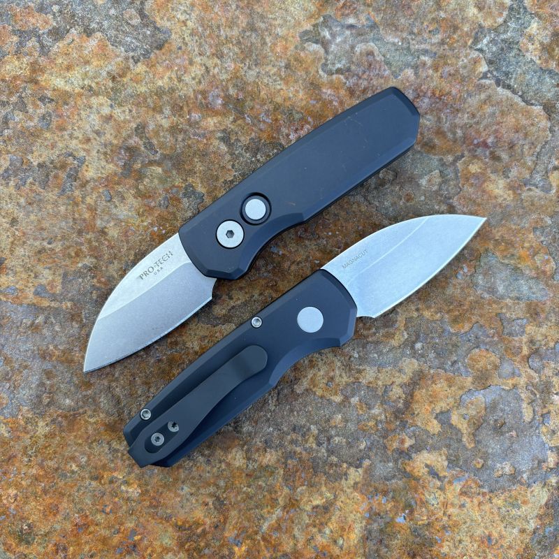 PRO-TECH RUNT 5 Smooth Black Handle, Stonewash Magnacut Wharncliffe Blade.