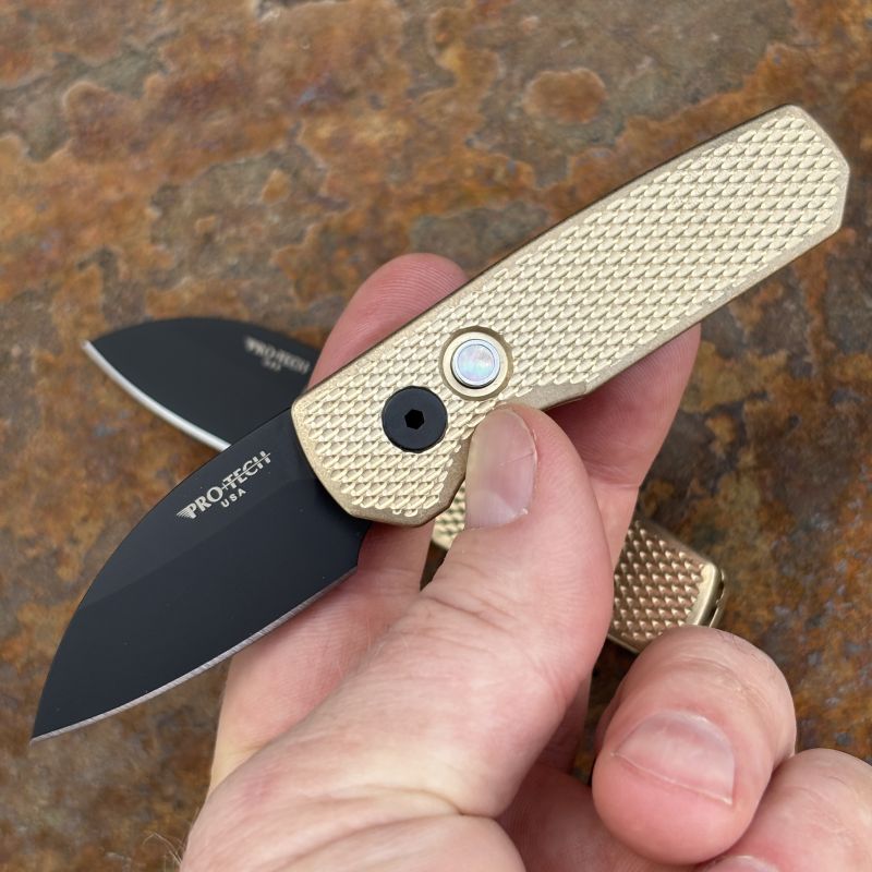 PRO-TECH RUNT 5 ALBRONZE Textured Handle w/DLC Magnacut Wharncliffe Blade.