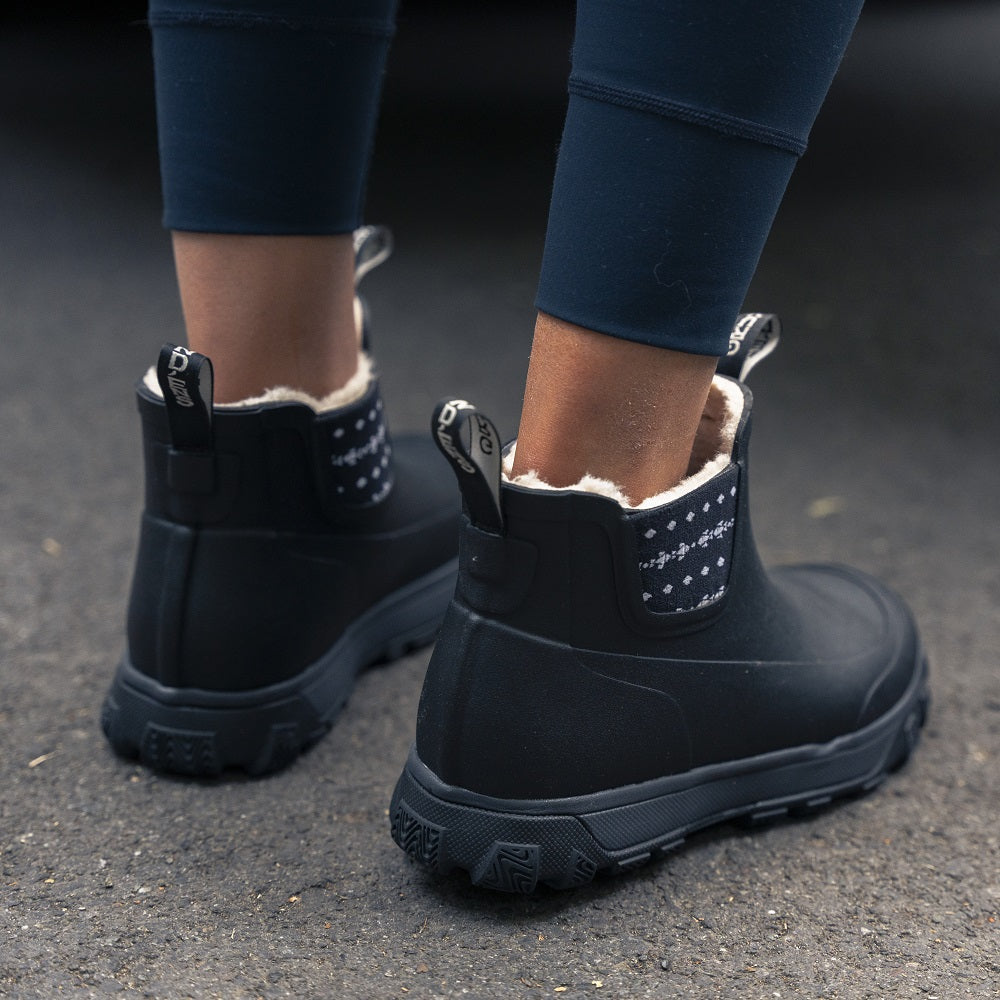 GRUNDENS WOMEN'S DEVIATION SHERPA ANKLE BOOT