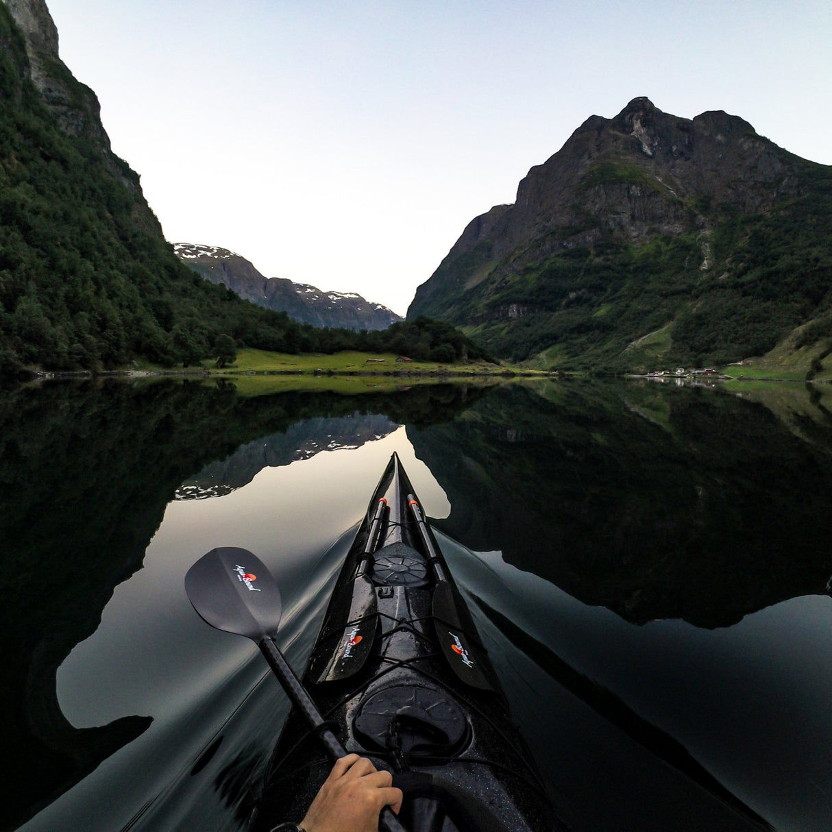 AQUA BOUND Tango Carbon Black Cr Blade/Carbon Straight Shaft 4Pc