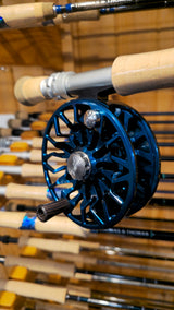 ABEL SDS 9/10 SOLID DEEP BLUE, SUNRISE BLITZ FLY REEL