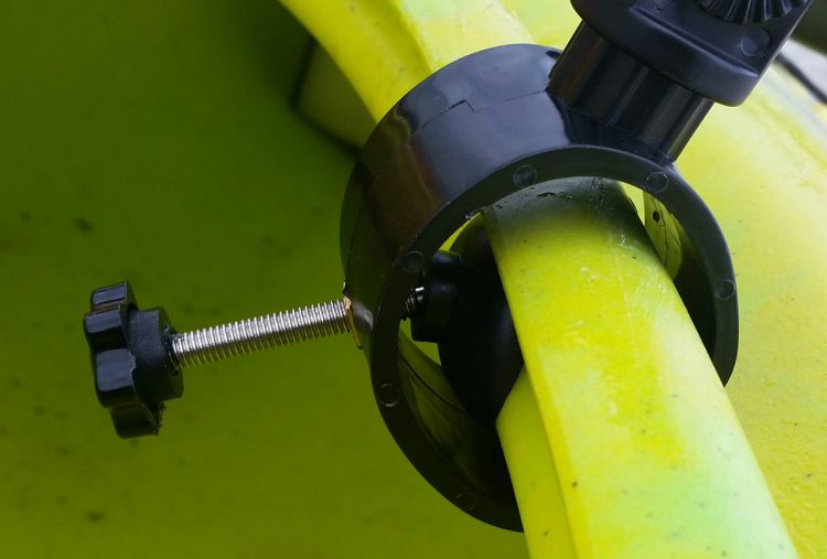 YAKCATCHER CLIP ON ROD HOLDER